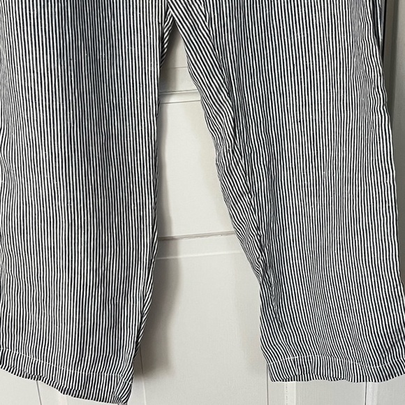 C&C California Women's Blue & White Striped 100% Linen Belted Pants Size Large - Picture 3 of 10